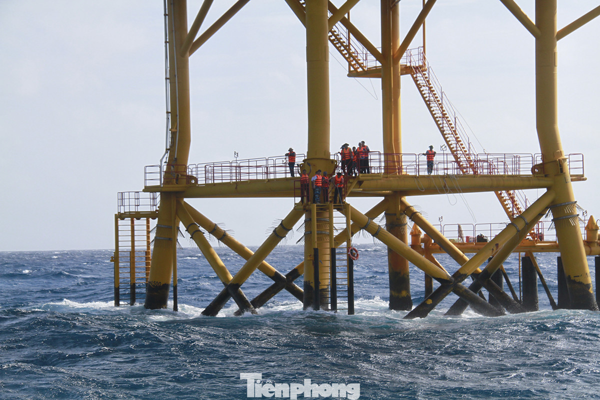 Vượt sóng dữ vào nhà giàn DK1 ảnh 13