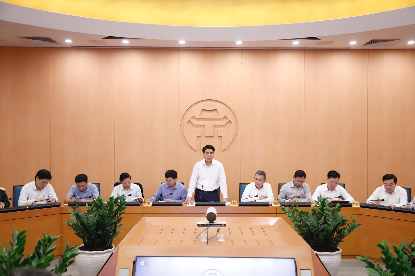 Chủ tịch Hà Nội: Một số trường hợp đang cách ly tại nhà vẫn đi ra ngoài ảnh 1