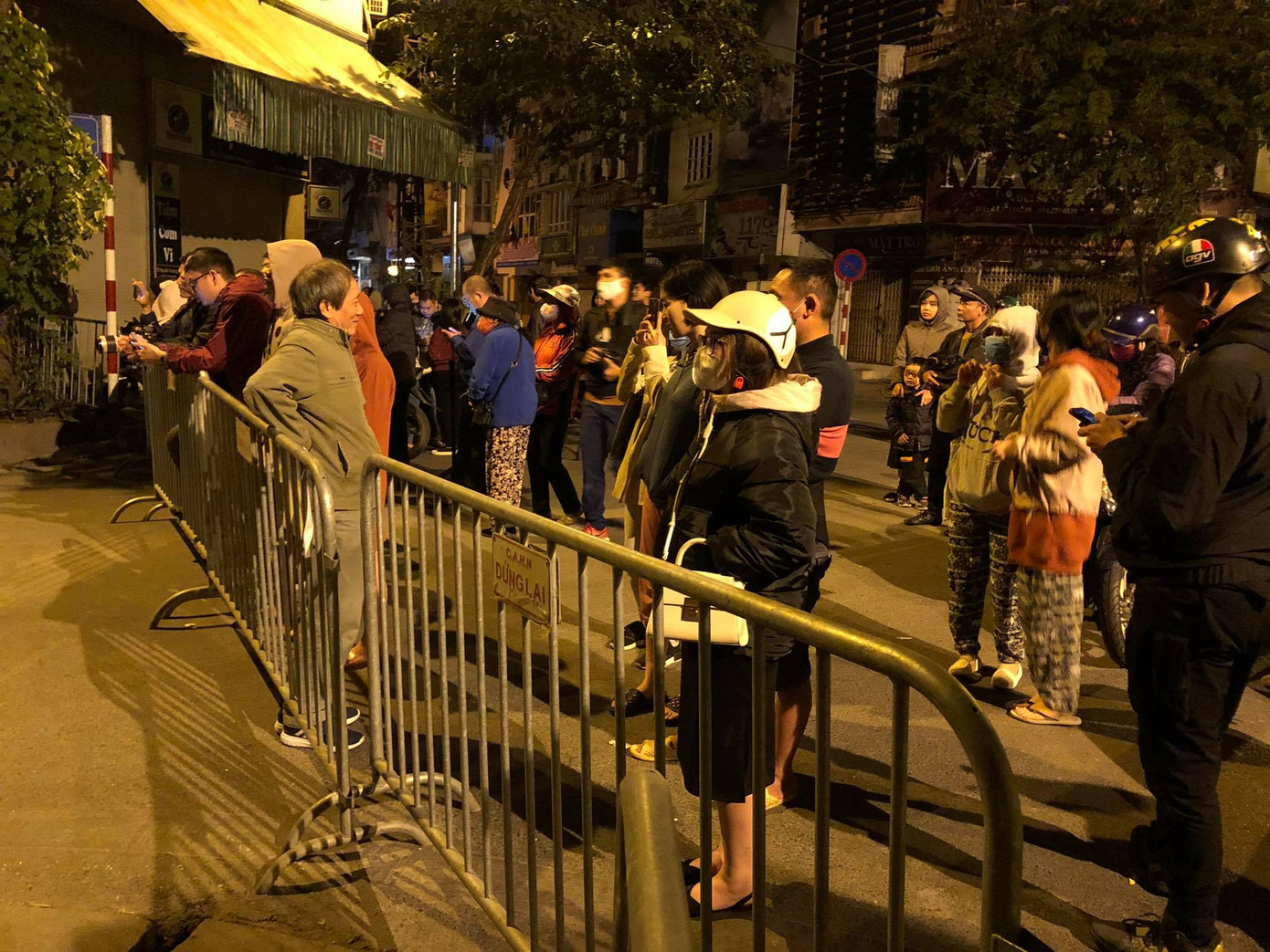 Tháo gỡ, vận chuyển thành công quả bom 340 kg ở phố Cửa Bắc ảnh 4