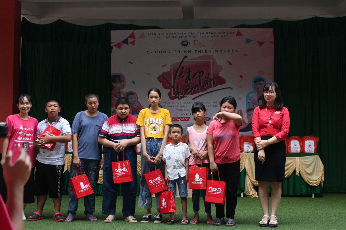 Mang nụ cười đến với trẻ em khuyết tật ảnh 6