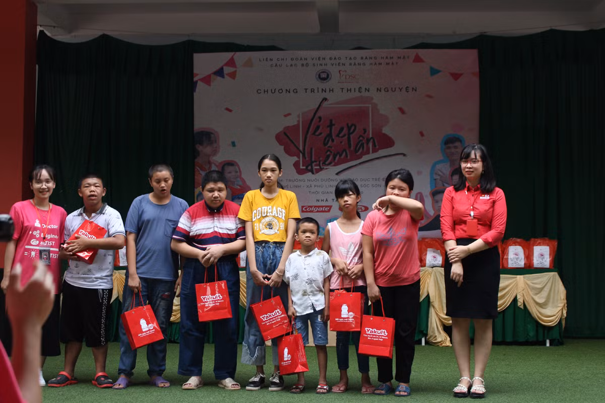Mang nụ cười đến với trẻ em khuyết tật ảnh 6