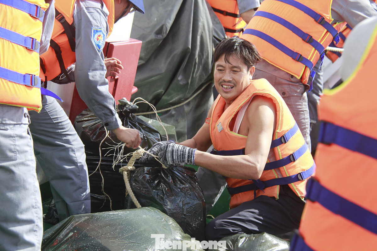 Vượt sóng dữ vào nhà giàn DK1 ảnh 2