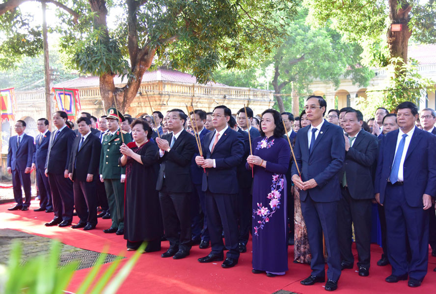 Lãnh đạo Hà Nội dâng hương tưởng nhớ liệt tổ, liệt tông, Chủ tịch Hồ Chí Minh ảnh 2