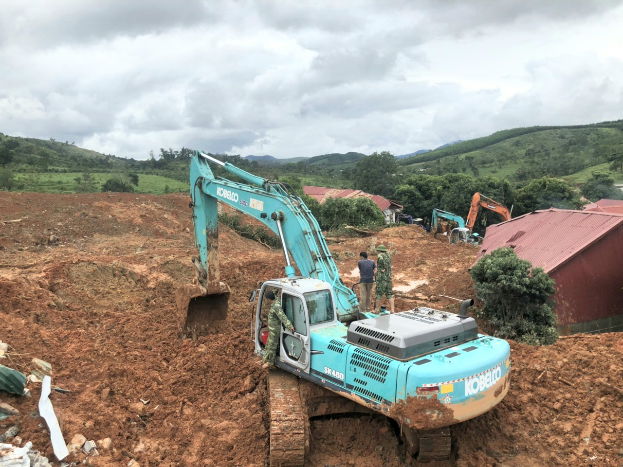 Di chuyển thi thể cán bộ, chiến sĩ Đoàn 337 về thành phố Đông Hà ảnh 7