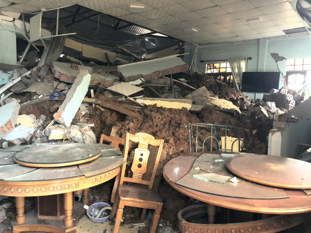 Di chuyển thi thể cán bộ, chiến sĩ Đoàn 337 về thành phố Đông Hà ảnh 4