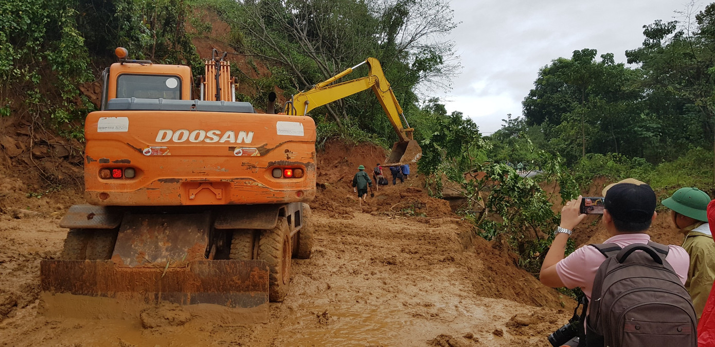 Kinh hãi hiện trường vụ sạt lở đất khiến 22 cán bộ, chiến sĩ ở Quảng Trị mất tích ảnh 8