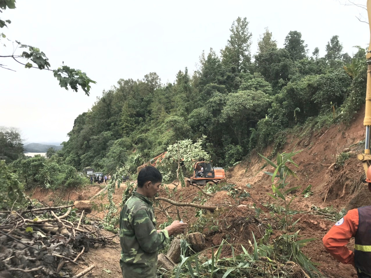 Kinh hãi hiện trường vụ sạt lở đất khiến 22 cán bộ, chiến sĩ ở Quảng Trị mất tích ảnh 10
