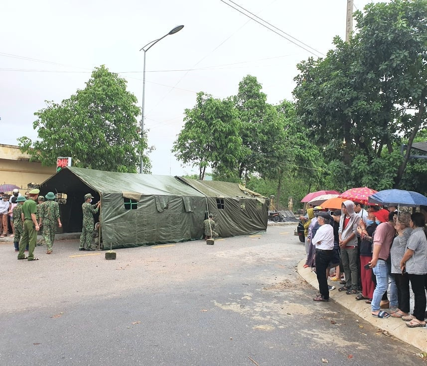 Di chuyển thi thể cán bộ, chiến sĩ Đoàn 337 về thành phố Đông Hà ảnh 9