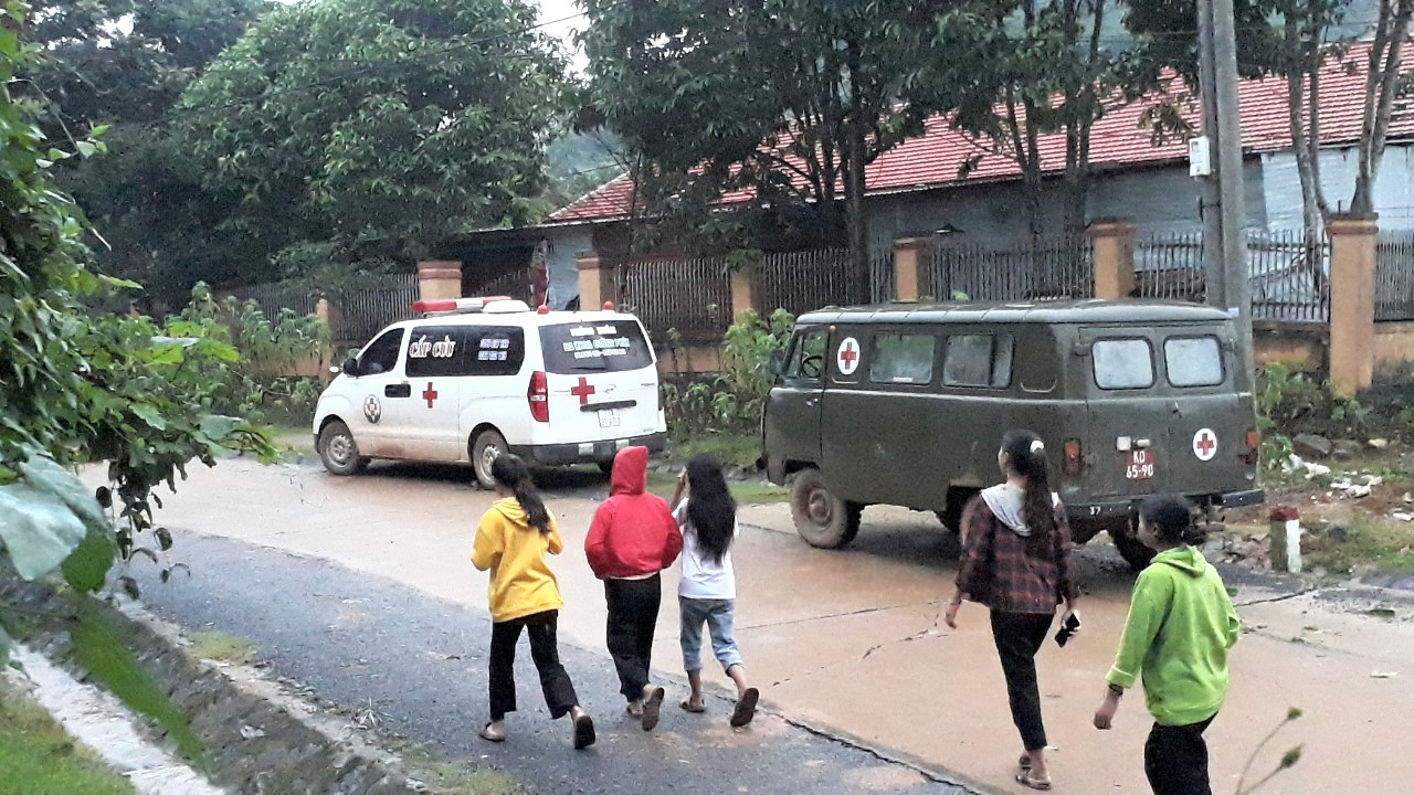 Di chuyển thi thể cán bộ, chiến sĩ Đoàn 337 về thành phố Đông Hà ảnh 2