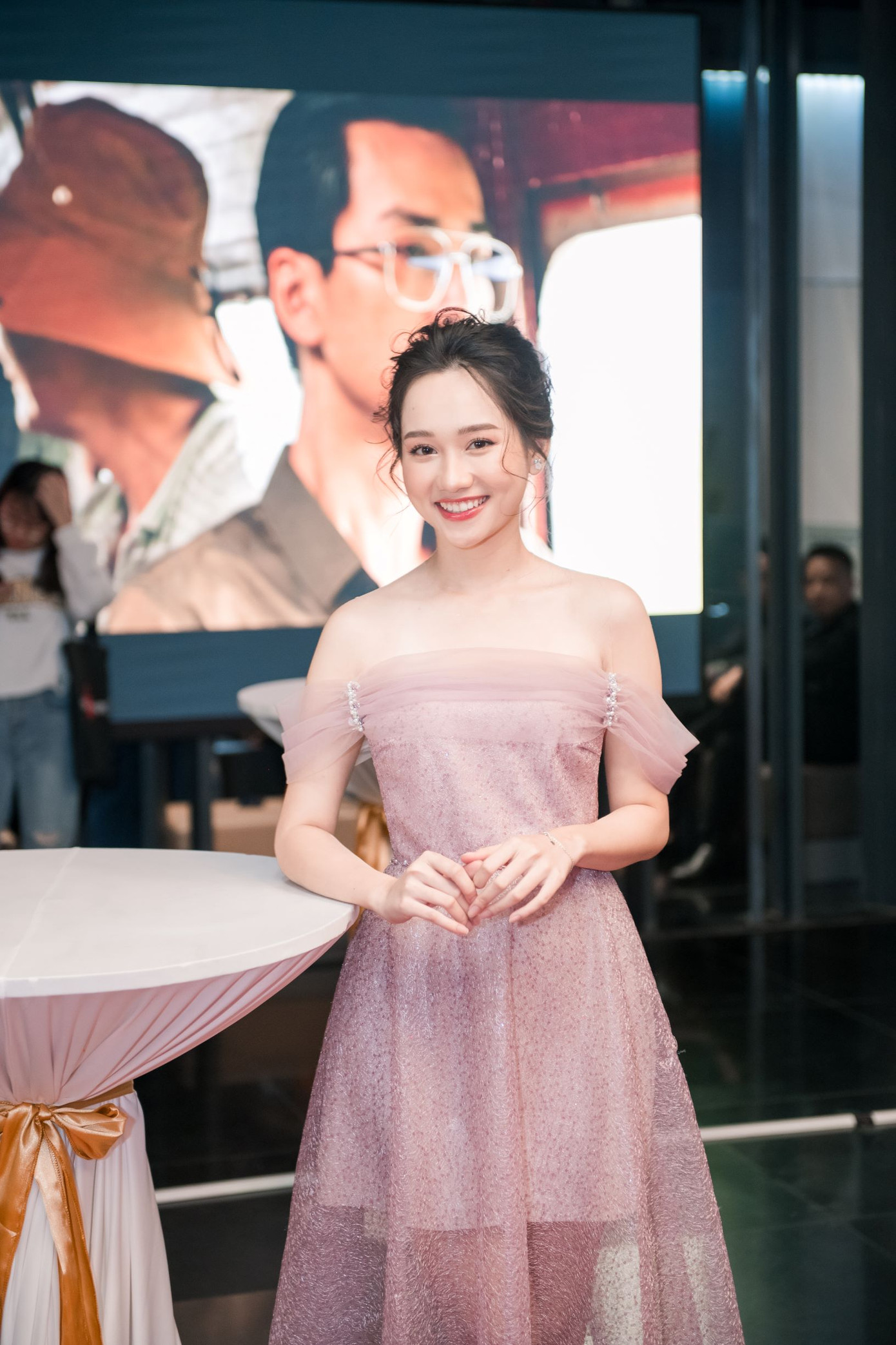 Phan Mạnh Quỳnh và Victor Vũ đưa ‘Mắt Biếc’ ra mắt ở Hà Nội ảnh 4