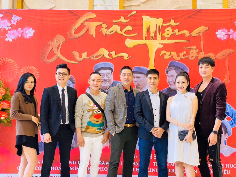 'Giấc mộng quan trường' đề cập vụ nước bẩn, cháy Rạng Đông, sàm sỡ ở thang máy ảnh 2