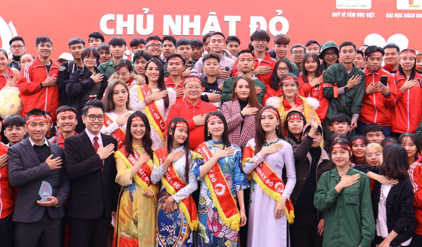 Bảo Thanh giữa vòng vây fan tại Chủ nhật đỏ lần thứ 12 ảnh 4