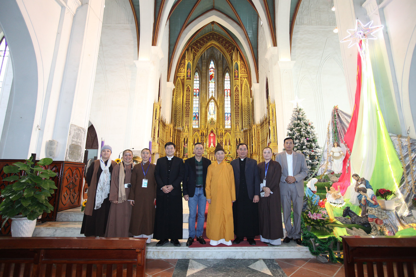 Giáo hội Phật giáo thăm giáo xứ Hà Nam, Quảng Ninh dịp Giáng sinh ảnh 3