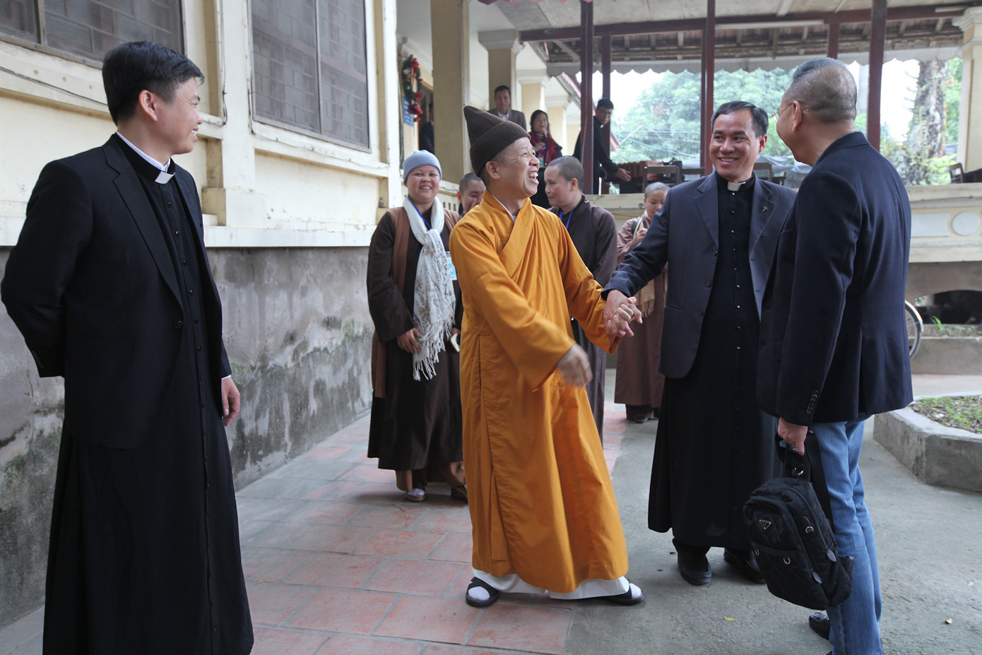 Giáo hội Phật giáo thăm giáo xứ Hà Nam, Quảng Ninh dịp Giáng sinh ảnh 1