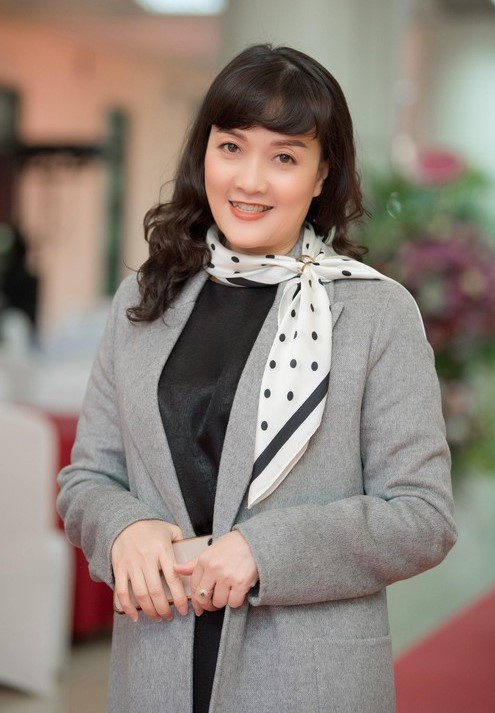 NSND Trần Hạnh được dìu lên sân khấu vinh danh dịp 60 năm nhà hát kịch Hà Nội ảnh 9