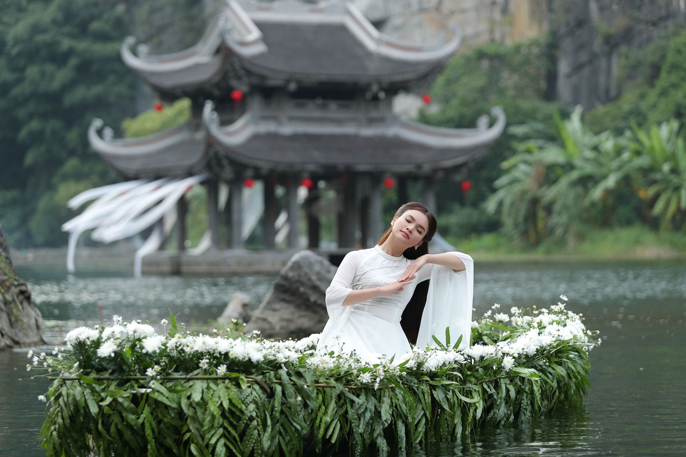 Phạm Phương Thảo khóc ngất trong phim ca nhạc đóng với Tiến Lộc ảnh 2