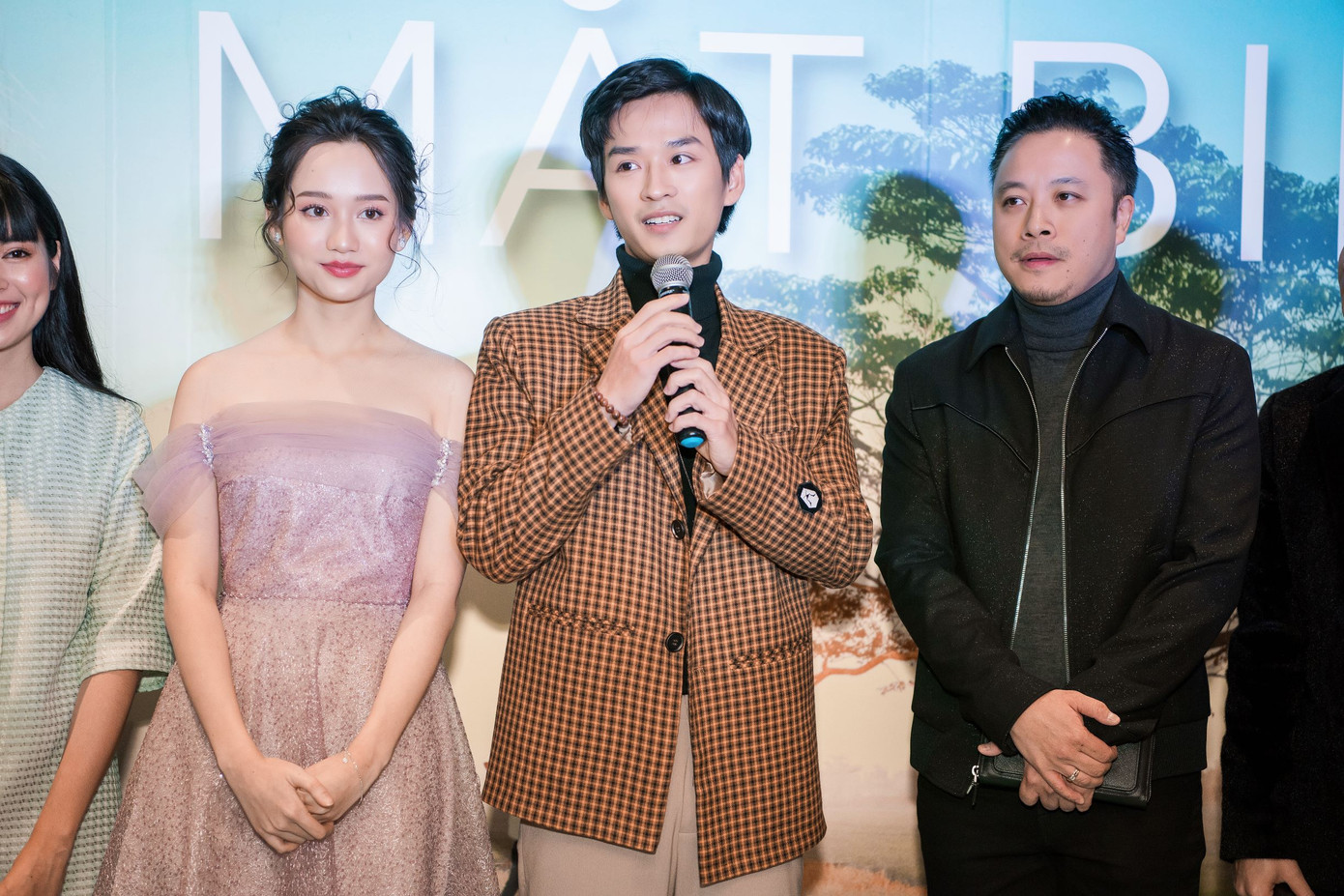 Phan Mạnh Quỳnh và Victor Vũ đưa ‘Mắt Biếc’ ra mắt ở Hà Nội ảnh 3