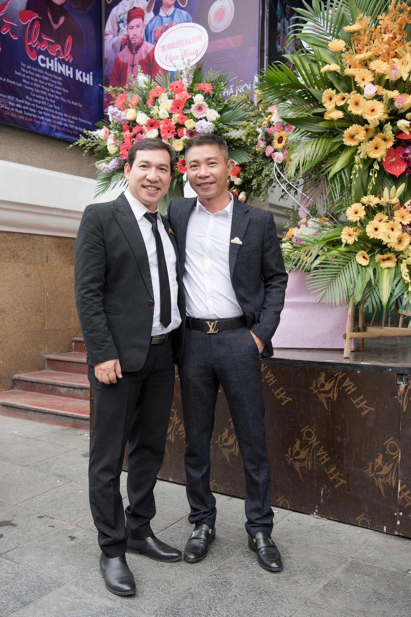 NSND Trần Hạnh được dìu lên sân khấu vinh danh dịp 60 năm nhà hát kịch Hà Nội ảnh 8