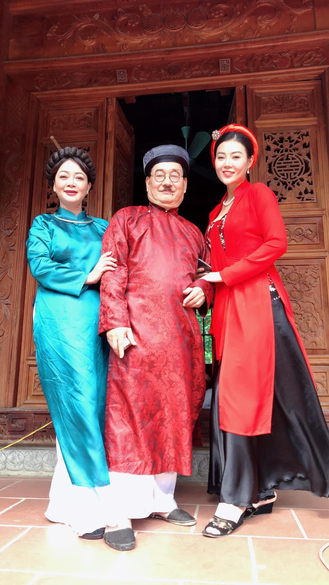 'Giấc mộng quan trường' đề cập vụ nước bẩn, cháy Rạng Đông, sàm sỡ ở thang máy ảnh 1