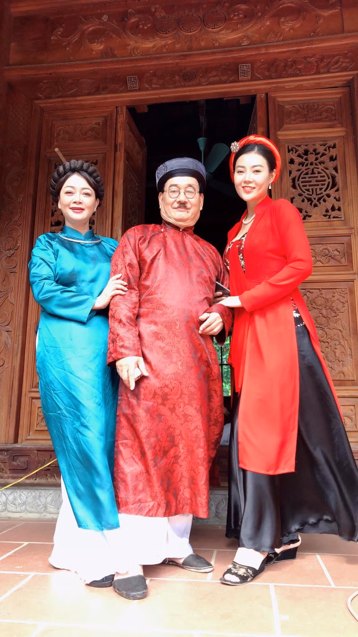 'Giấc mộng quan trường' đề cập vụ nước bẩn, cháy Rạng Đông, sàm sỡ ở thang máy ảnh 1