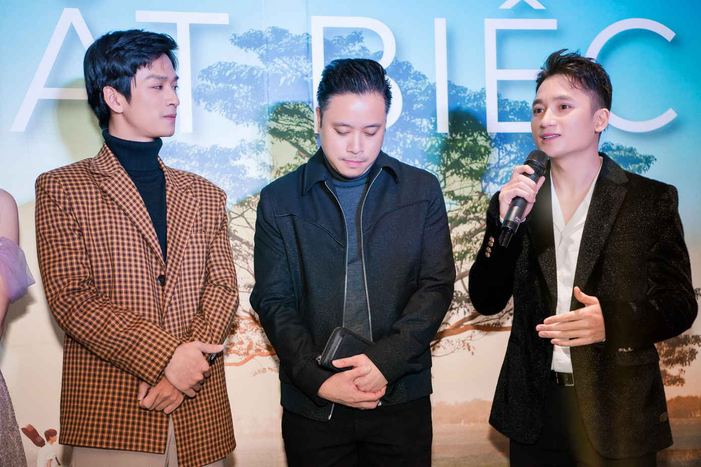 Phan Mạnh Quỳnh và Victor Vũ đưa ‘Mắt Biếc’ ra mắt ở Hà Nội ảnh 1