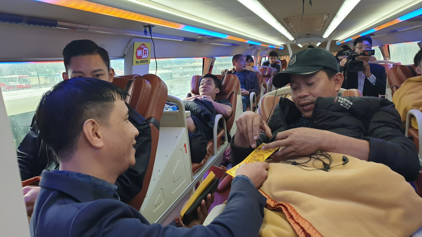 Bất ngờ chuyến xe miễn phí đoàn viên chiều 30 Tết ảnh 2