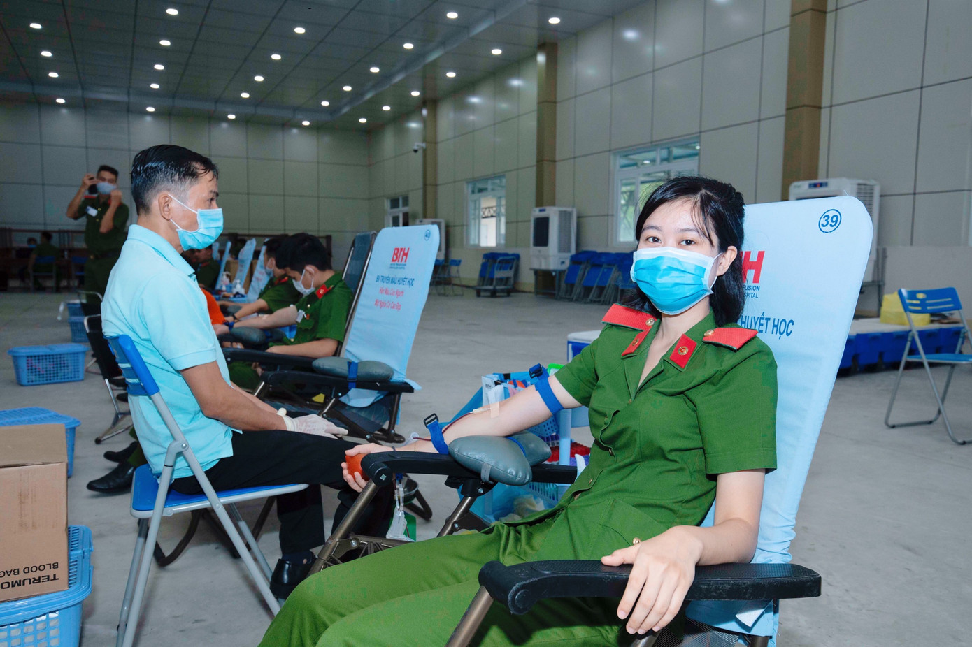 Hơn 1000 cảnh sát hiến máu cứu người ảnh 2