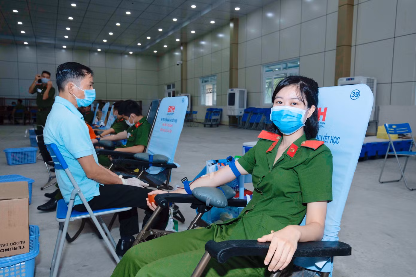 Hơn 1000 cảnh sát hiến máu cứu người ảnh 2