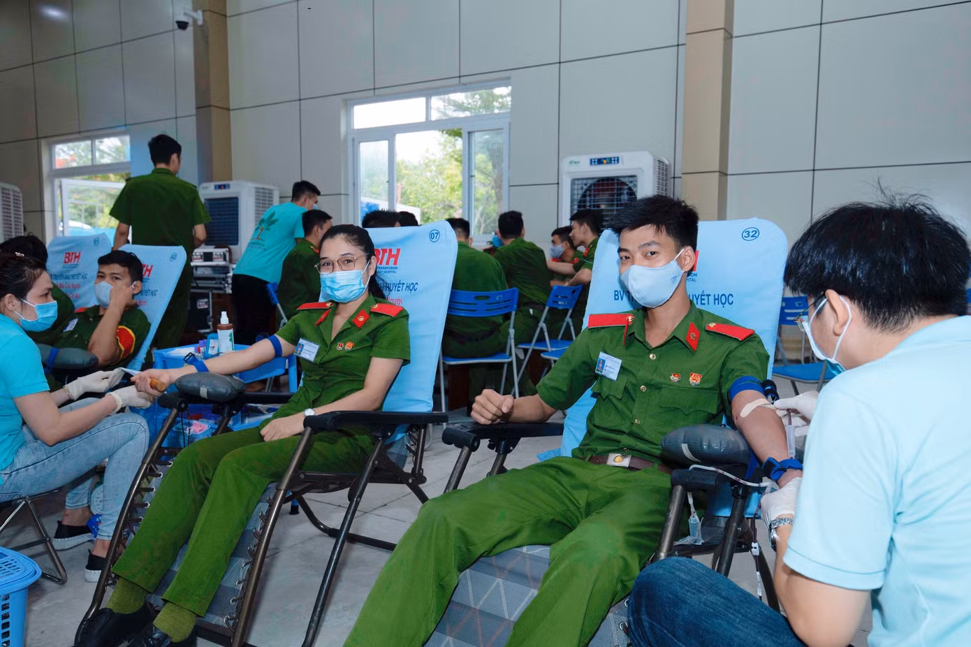 Hơn 1000 cảnh sát hiến máu cứu người ảnh 3