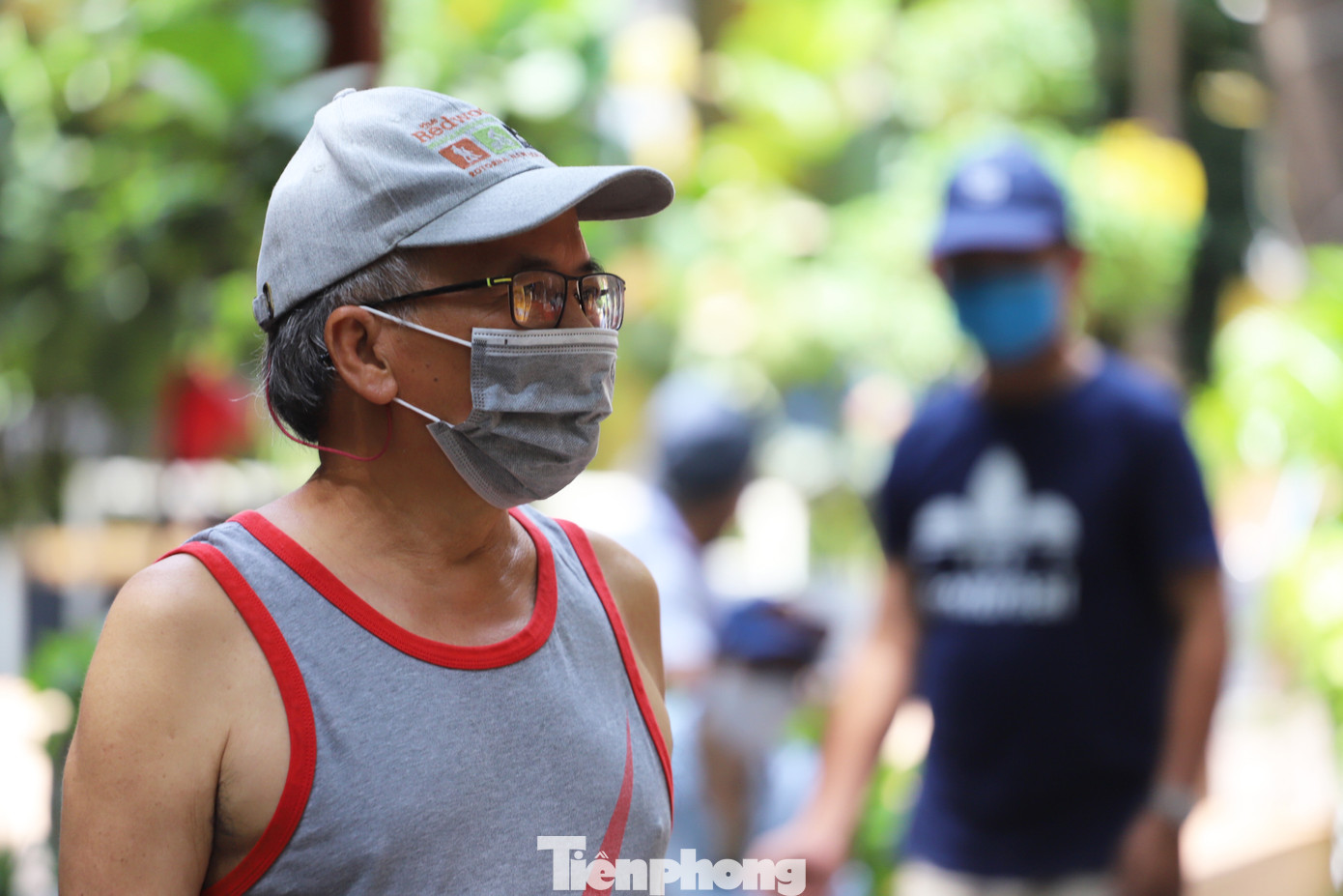 Sau gỡ bỏ giãn cách xã hội, người Sài Gòn dạo phố, chụp ảnh cuối tuần ảnh 11