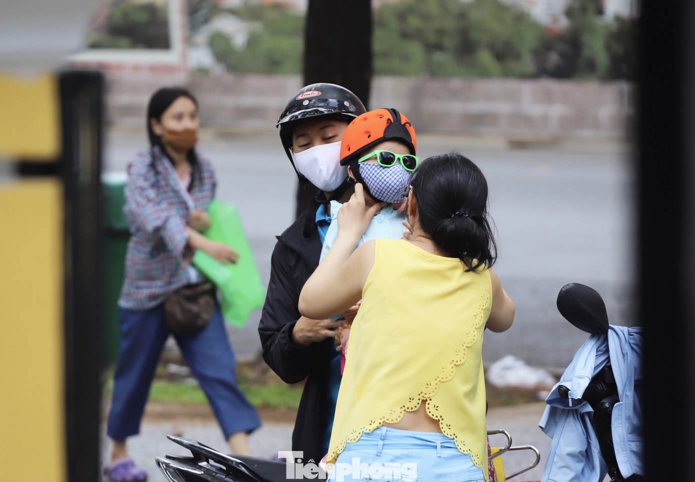 Sau gỡ bỏ giãn cách xã hội, người Sài Gòn dạo phố, chụp ảnh cuối tuần ảnh 9