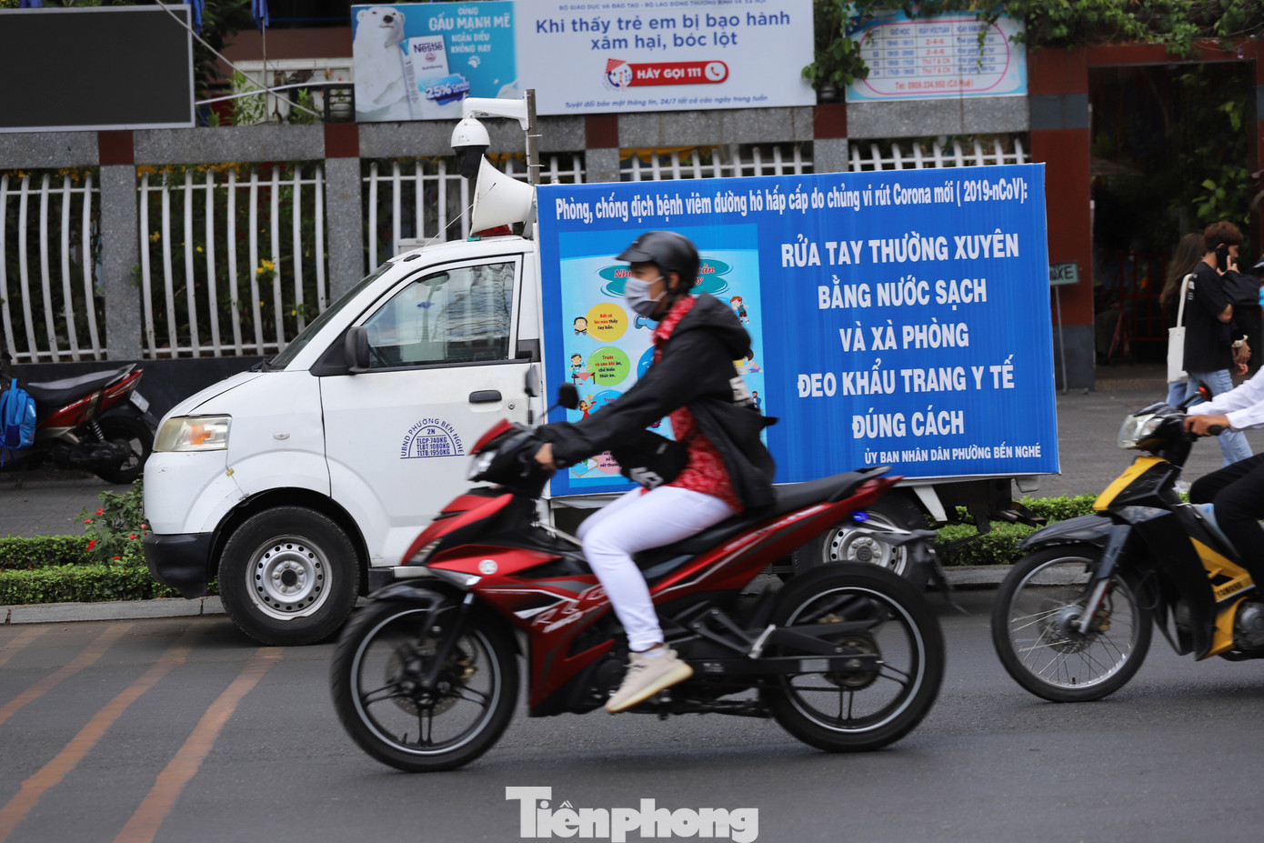 Sau gỡ bỏ giãn cách xã hội, người Sài Gòn dạo phố, chụp ảnh cuối tuần ảnh 5