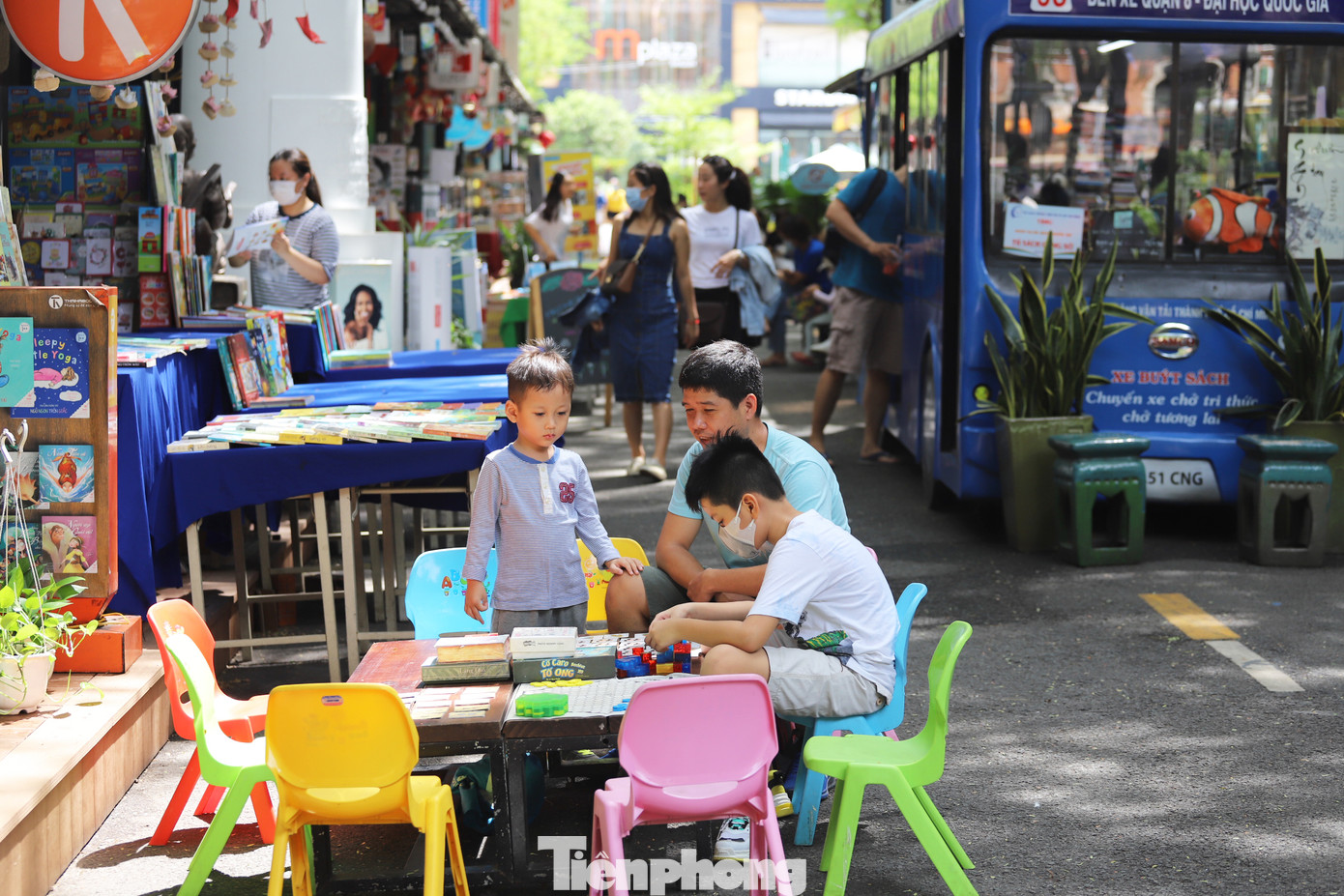 Sau gỡ bỏ giãn cách xã hội, người Sài Gòn dạo phố, chụp ảnh cuối tuần ảnh 22