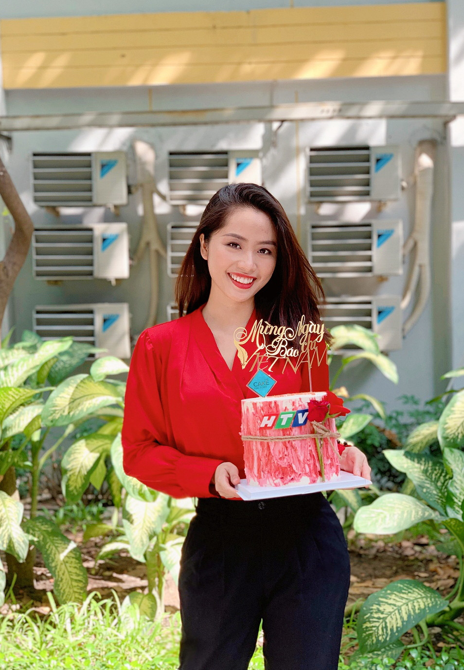 Biên tập viên truyền hình từng đăng ký hiến tạng dự thi Hoa hậu Việt Nam 2020 ảnh 15