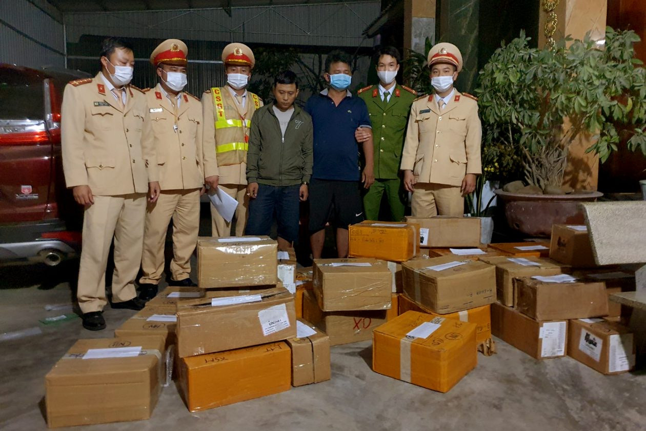 Công an Thanh Hoá thu giữ gần 3.000 Iphone lậu ảnh 1