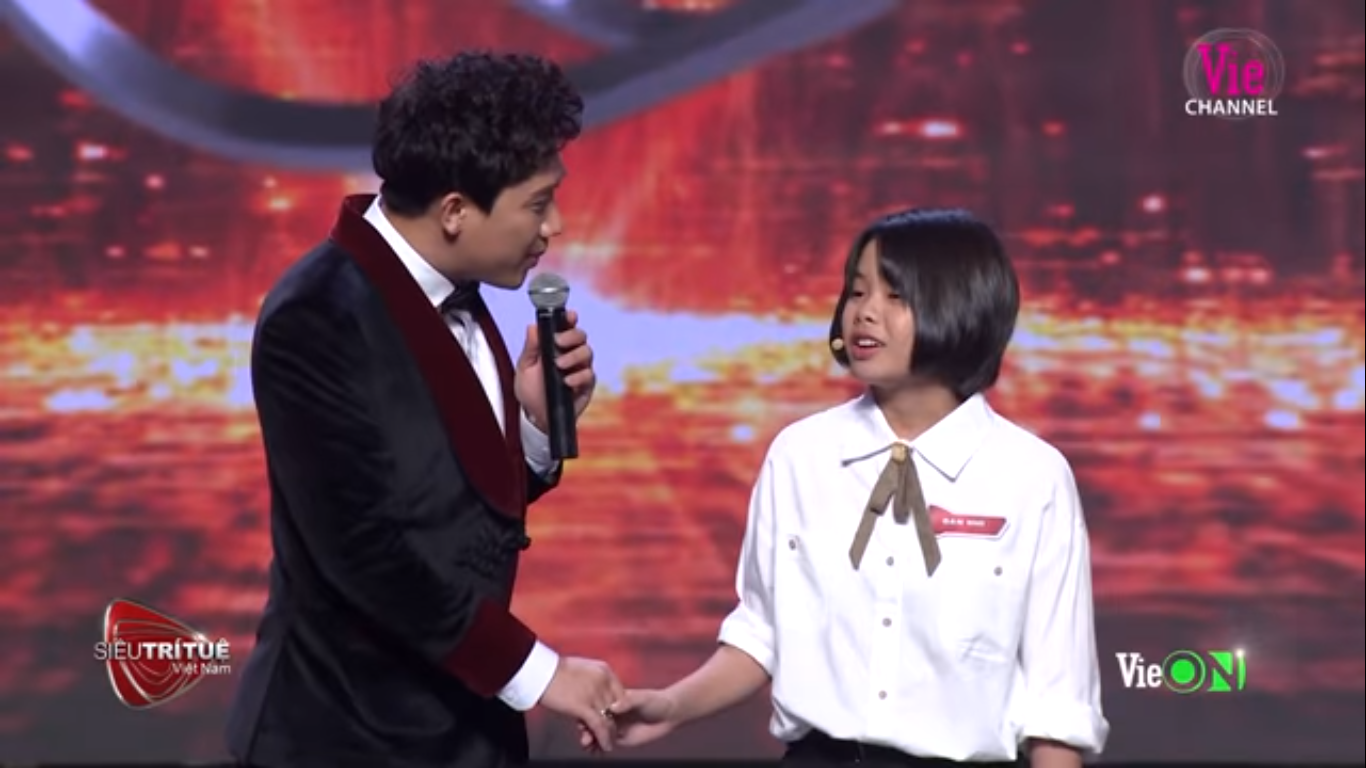 Cô bé nghèo xứ Nghệ gây sửng sốt với khả năng ghi nhớ con số ‘thần sầu’ ảnh 1