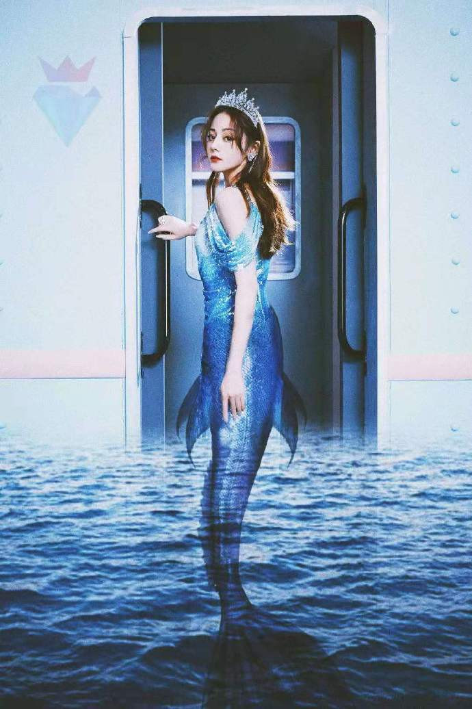 Dân mạng thi nhau gắn đuôi, mặc áo cho Địch Lệ Nhiệt Ba vì ‘hở bạo’ ảnh 6