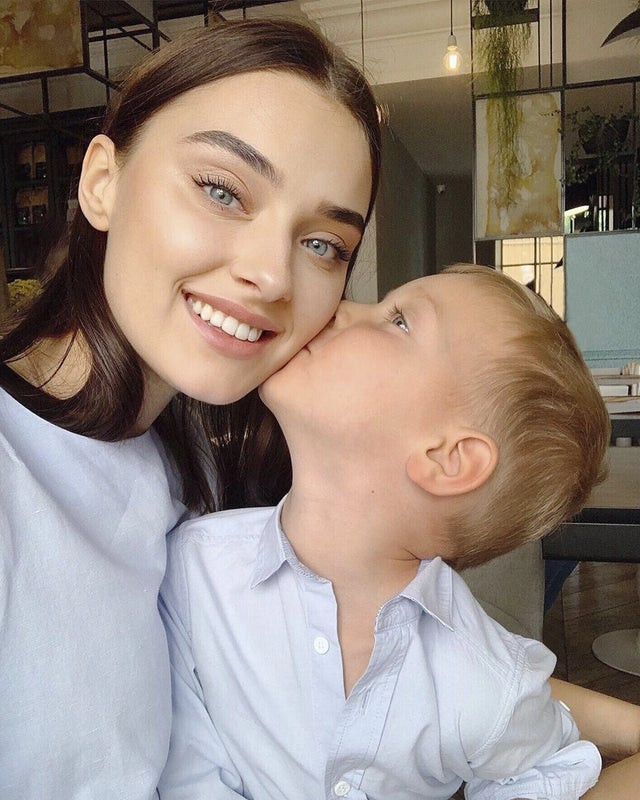 Bị tước vương miện vì có con, người đẹp Ukraine kiện Hoa hậu Thế giới ảnh 2