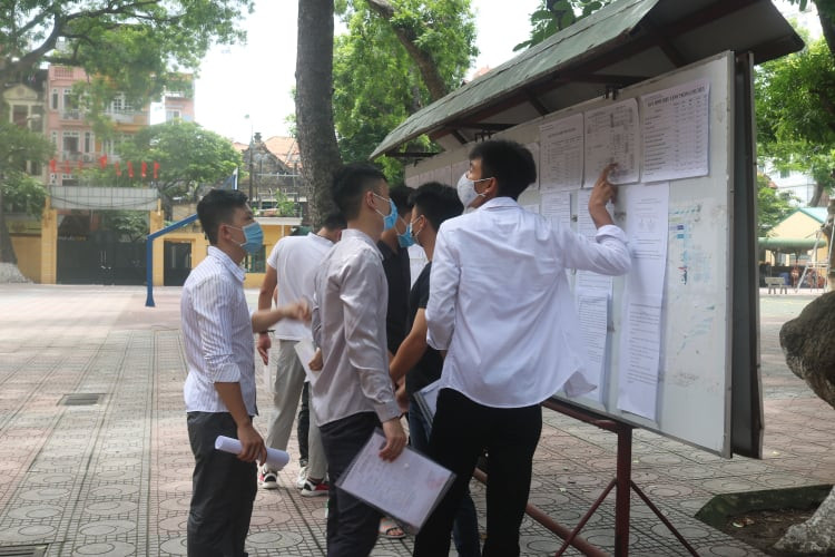 Sĩ tử Hà Nội “check-in” an toàn phòng dịch tại địa điểm thi tốt nghiệp THPT Quốc gia ảnh 7