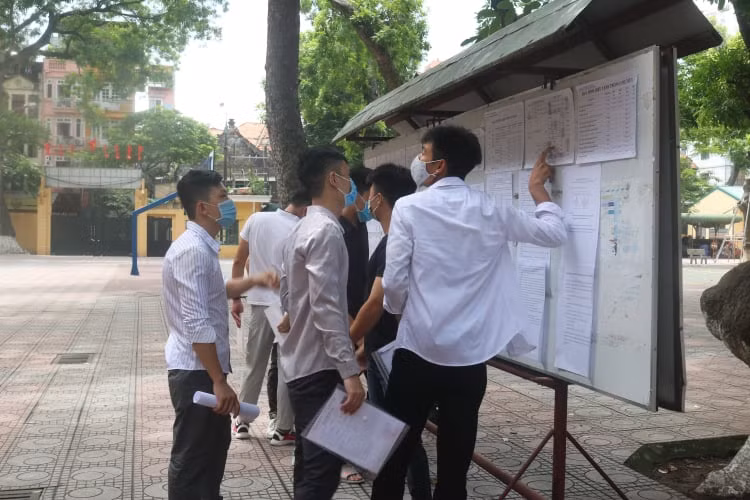 Sĩ tử Hà Nội “check-in” an toàn phòng dịch tại địa điểm thi tốt nghiệp THPT Quốc gia ảnh 7