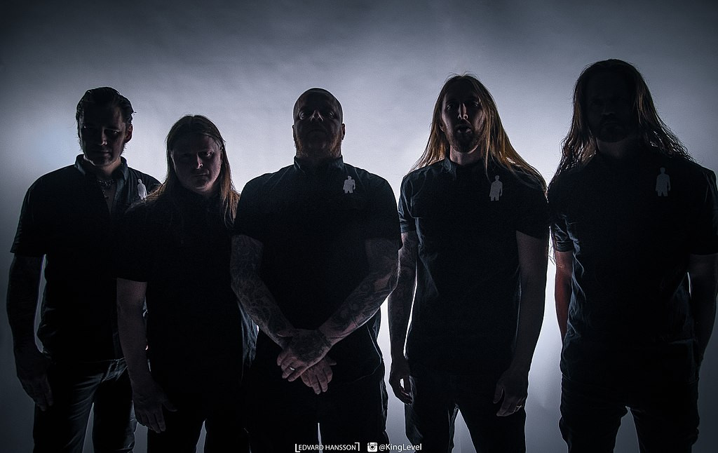 Người dùng mạng Việt “hô biến” Facebook của ban nhạc Thụy Điển thành trang bán quần áo ảnh 1