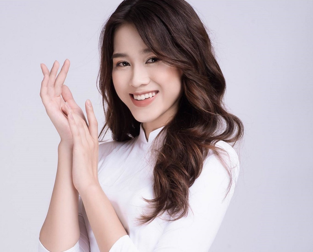 Hoa hậu Đỗ Thị Hà đi cấy lúa cũng xinh xắn đáng yêu, xứng danh cô gái “con nhà người ta“ ảnh 2