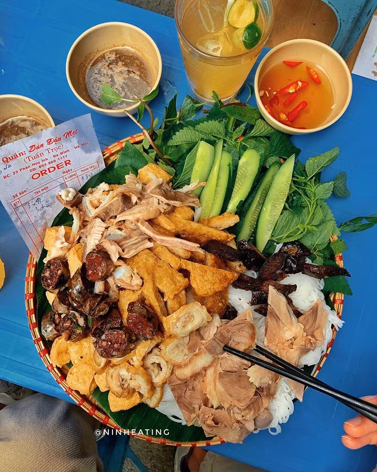 Hà Nội không thiếu quán ngon lại rẻ: Lập hội bún đậu “ăn sập” khu phố cổ mùa Hè này ảnh 6