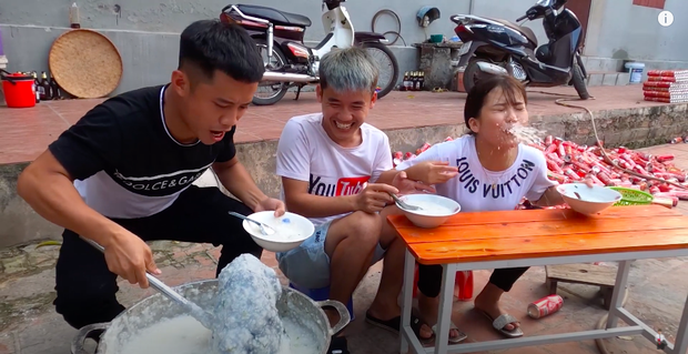 Clip “nấu cháo gà nguyên lông” chỉ là một trong vô số vlog câu view bất chấp trên YouTube ảnh 2