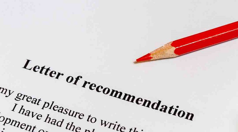 Nam sinh cõng bạn đến trường: Sự chân thành và nhân hậu suốt 10 năm đáng giá hơn 0,25 điểm ảnh 2