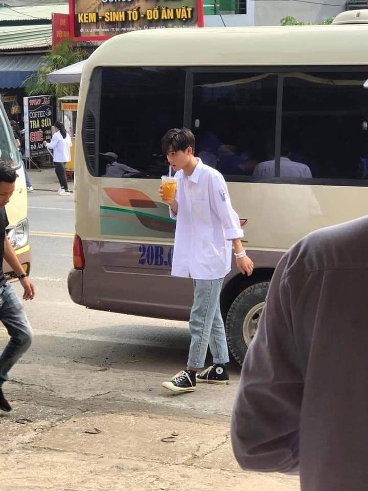 Mùa tựu trường, ngắm loạt ảnh những chàng trai năm ấy này có khiến bạn rung rinh? ảnh 7