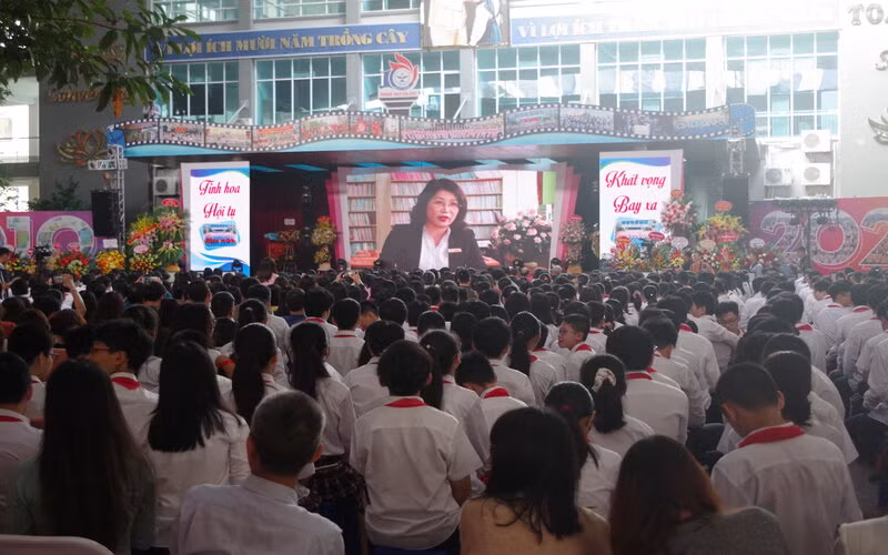 Ngôi trường có hơn 70% học sinh thi đỗ trường chuyên mừng “sinh nhật” 10 năm thành lập ảnh 1