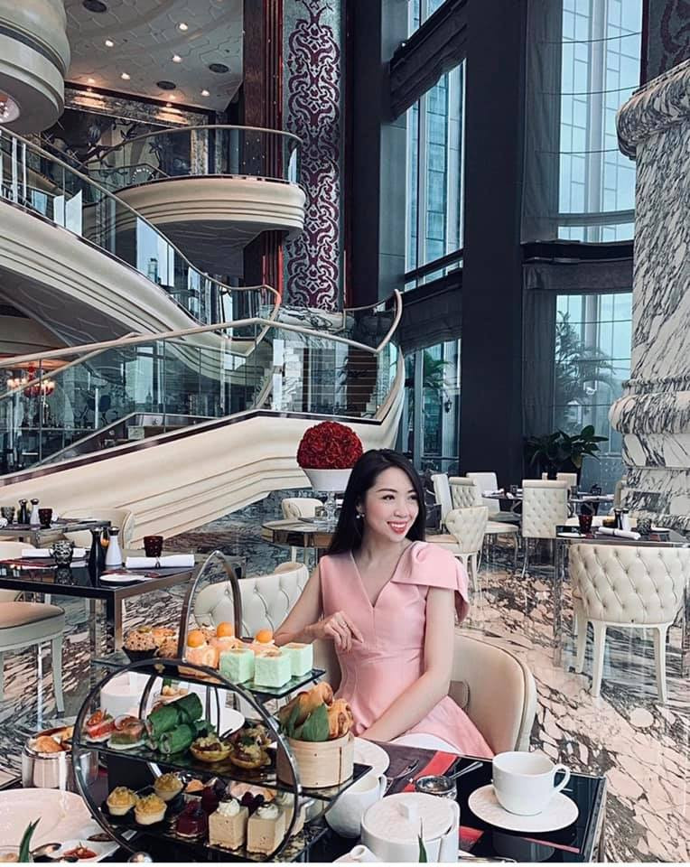 Nữ giảng viên gây sốt với màn “lên đồ” đi dạy ấn tượng: 15 tuần không trùng bộ đồ nào ảnh 6