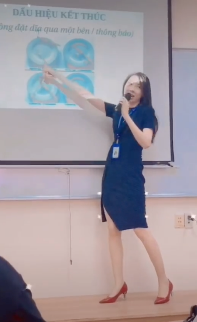 Nữ giảng viên gây sốt với màn “lên đồ” đi dạy ấn tượng: 15 tuần không trùng bộ đồ nào ảnh 1
