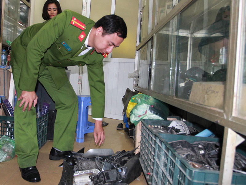 Chợ trời ở Hà Nội: Tấp nập mua bán, lấn chiếm lòng đường ảnh 6